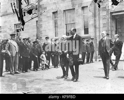 9796 Herzog von Gloucester trifft verletzten WW ICH Soldaten im Prince of Wales Krankenhaus mit ehemaligen Premierminister Billy Hughes auf der linken Seite Stockfoto