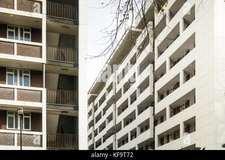 Der Nachkriegszeit modernistischen Hallfield Immobilien, Bayswater, London, entworfen von Berthold Lubetkin (Tecton), Denys Lasdun und Lindsay Drake in den 1950er Jahren. Stockfoto