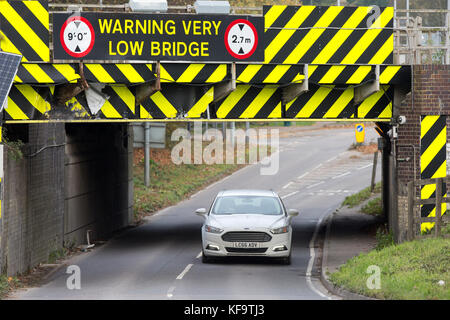 Die stuntney Road Bridge in Ely, Cambs, am 26. Oktober, die heute als die meisten Schmissen Brücke in Großbritannien aufgedeckt worden. Die meisten Schmissen Brücke in Großbritannien wurde Hit 113 Mal in den letzten acht Jahren, ist heute aufgedeckt wurde (Do.). stuntney Road Bridge in Ely, Cambridgeshire hat Die meisten Streiks hatte, nach neuen Informationen, die von Network Rail freigegeben. Die Bahn leidet fast 2.000 Brücke schlägt jedes Jahr kostet den Steuerzahler einige 23 Millionen £ in Schäden und Verzögerungen. Ende des Monats sieht einen Höhepunkt in die Zahl der Streiks und stieg auf fast 10 pro Tag. Stockfoto