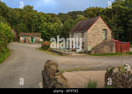 Die plwmp tart, einem kleinen Strand shop penbryn Strand, ceredigion Stockfoto