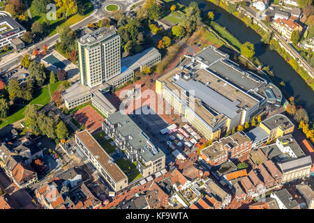 Lunen Center, Innenstadt von Luenen mit Rathaus Wolkenkratzer und Marktplatz, Markt, Lippe, Lippeufer, Bergkamen, Ruhrgebiet, Nordrhein-Westfali Stockfoto