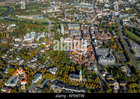 Lunen Center, Innenstadt von Luenen mit Rathaus Wolkenkratzer und Marktplatz, Markt, Lippe, Lippeufer, Bergkamen, Ruhrgebiet, Nordrhein-Westfali Stockfoto