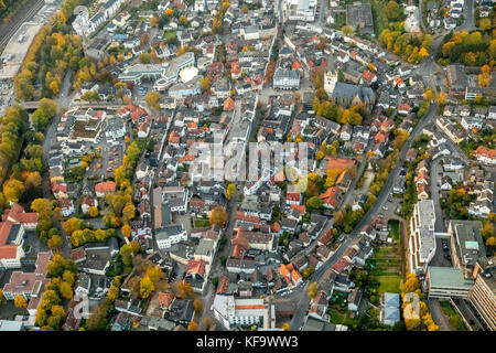 Innenstadt Von Menden, Stadtzentrum, Altes Rathaus, Neues Rathaus, Menden, Sauerland, Nordrhein-Westfalen, Deutschland, Europa, Luftbild, Luftaufnahme, Luftaufnahme-ph Stockfoto