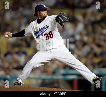 Der Los Angeles Dodgers Relief Pitcher Eric Gagne wirft gegen die New York Mets während des neunten Inning eines Baseballspiels in Los Angeles am Dienstag, den 6. Juni 2006. Die Dodgers gewannen 8-5, als Gagne seine erste Rettung bekam. Foto: Francis Specker Stockfoto