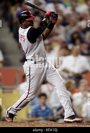 Cincinnati Reds' Brandon Phillips folgt einer RBI-Einzelplatzierung von Los Angeles Dodgers Pitcher Aaron Sele, die David Ross am Dienstag, den 29. August 2006, im sechsten Inning eines Baseballspiels in Los Angeles erreichte. Foto: Francis Specker Stockfoto