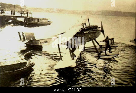 P00589.005GobleSeaplane ist ein Modell eines Wasserflugzeugs, das für den Lufttransport und militärische Anwendungen eingesetzt wird. Das Wasserflugzeug zeichnet sich durch sein Design und seine Leistung bei Landungen auf Wasserbasis aus und zeigt technologische Fortschritte in der Luftfahrt während seiner Ära. Stockfoto