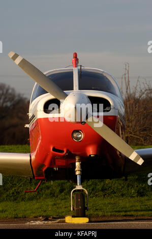 Eine Piper PA -28-161 Cherokee Krieger 2 geparkt Stockfoto