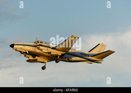 Eine Ameriflight Buche 99 Klettern nach dem Take-off Mit Fahrwerk einfahren Stockfoto