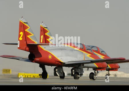 Spanien - Air Force Patrulla Aguila Acrobatica CASA C-101 EB Aviojets auf der Dubai Airshow 2007 Rollen Stockfoto