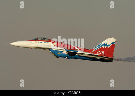 Mikoyan MiG-29 Fulcrum M OVT flying-Display an der Dubai Airshow 2007 Stockfoto