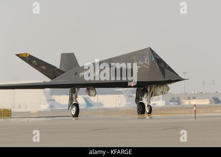 US Air Force Lockheed Martin F-117A Nighthawk Rollen an der Dubai Airshow 2007 Stockfoto