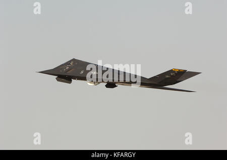 US Air Force Lockheed Martin F-117A Nighthawk flying-Display an der Dubai Airshow 2007 Stockfoto