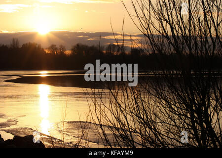 Lough Neagh im Winter mit gefrorenen Margen. Stockfoto