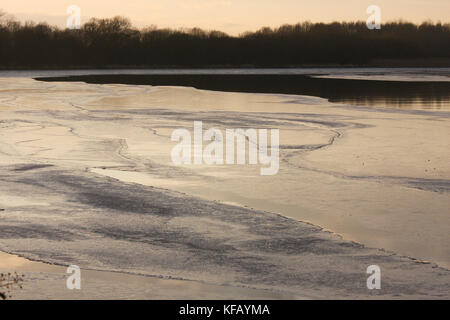 Lough Neagh im Winter mit gefrorenen Margen. Stockfoto