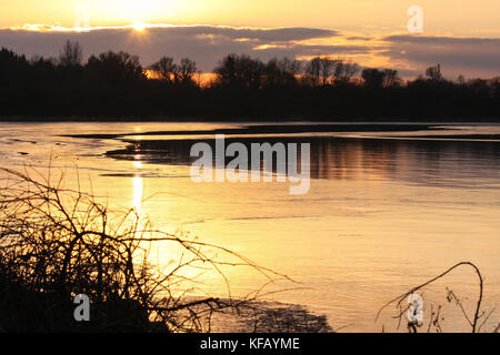 Lough Neagh im Winter mit gefrorenen Margen. Stockfoto