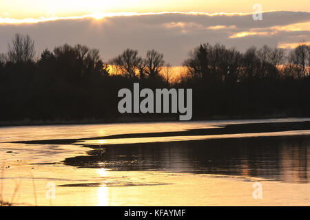 Lough Neagh im Winter mit gefrorenen Margen. Stockfoto