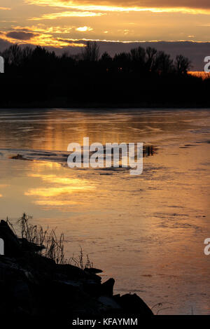 Lough Neagh im Winter mit gefrorenen Margen. Stockfoto