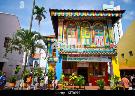 Bunt bemalte Gebäude in Little India, Singapur Stockfoto