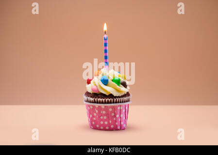 Bunte geburtstag Muffins Stockfoto
