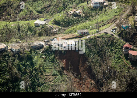 Luftaufnahme der Schäden, die durch Erdrutsche nach dem Hurrikan Maria 12. Oktober 2017 in der Nähe von Ponce, Puerto Rico verursacht wurden. (Foto von Ozzy Trevino via Planetpix) Stockfoto