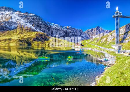 Melchsee Frutt, Schweiz, 13.Oktober 2017 - crystal clear Melchsee und schweizer Alpen Panorama von Melchsee Frutt, Obwalden, Schweiz, Europa Stockfoto