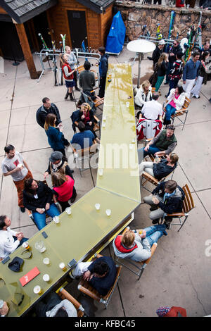 Usa, Colorado, Aspen, Apres Ski Szene in der Sky Bar im Sky Hotel Stockfoto