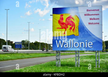 Willkommen Schild mit der Flagge der belgischen Region Wallonien in Belgien. Stockfoto