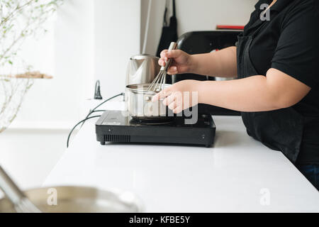 Bäckerei Koch kochen backen in der Küche Professional Stockfoto