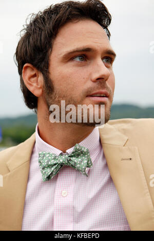 USA, Tennessee, Nashville, Irokesen Steeplechase, stilvolle junger Mann in einem Bow Tie Stockfoto