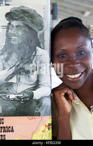 Jamaika Oracabessa. Portrait von Küche Personal an der Bar des Goldeneye Hotel und Resort. Stockfoto