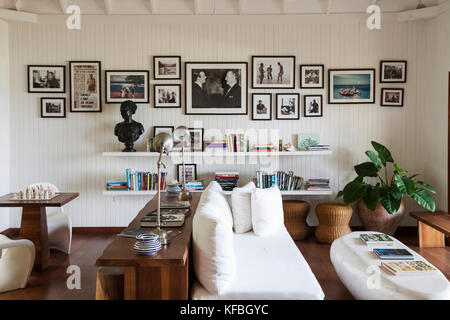 Jamaika Oracabessa. Die Lobby mit Fotos von Ian Fleming und James Bond Goldeneye Hotel und Resort. Stockfoto