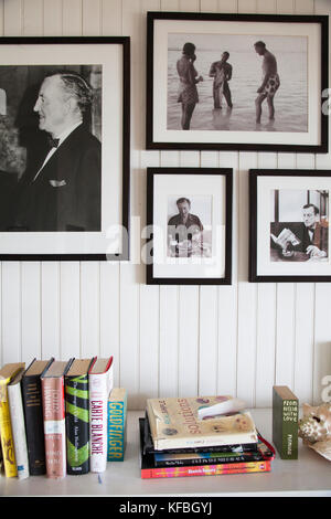 Jamaika Oracabessa. Die Lobby mit Fotos von Ian Fleming und James Bond Goldeneye Hotel und Resort. Stockfoto