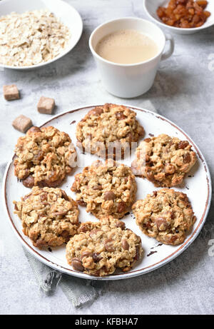 Frühstück mit gesunden oatmeal Cookies und Kaffee Stockfoto