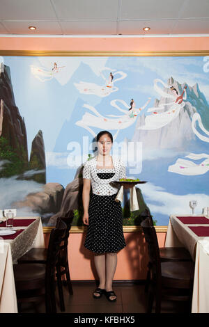 Russland, Moskau. Porträts der Mitarbeiter auf Koryo, eine Nordkoreanische Restaurant in Moskau. Stockfoto