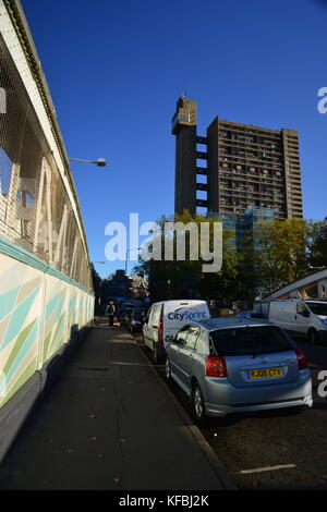 Vereinigtes Königreich, London, South Kensington, Golborne Road, Trellick Tower Stockfoto