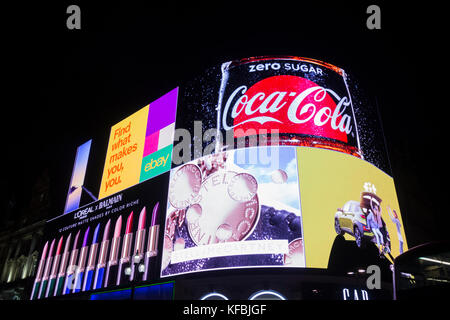 Der Welt-berühmten Piccadilly Lichter, wie die Kurve bekannt und durch Landsec besaß, wurden Zurück Nach einem High-tech-umarbeitung am 26. Oktober 2017 abgeschaltet, nach 9 Monaten der Dunkelheit. Stockfoto