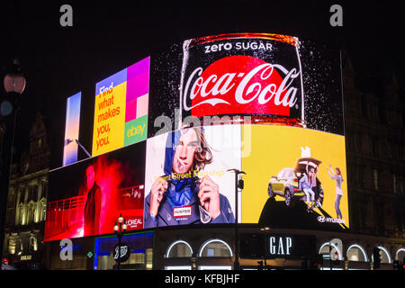 Der Welt-berühmten Piccadilly Lichter, wie die Kurve bekannt und durch Landsec besaß, wurden Zurück Nach einem High-tech-umarbeitung am 26. Oktober 2017 abgeschaltet, nach 9 Monaten der Dunkelheit. Stockfoto