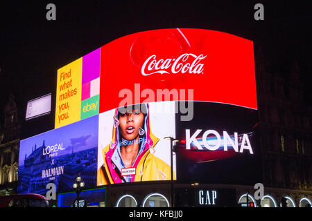 Der Welt-berühmten Piccadilly Lichter, wie die Kurve bekannt und durch Landsec besaß, wurden Zurück Nach einem High-tech-umarbeitung am 26. Oktober 2017 abgeschaltet, nach 9 Monaten der Dunkelheit. Stockfoto