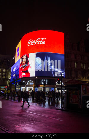 Der Welt-berühmten Piccadilly Lichter, wie die Kurve bekannt und durch Landsec besaß, wurden Zurück Nach einem High-tech-umarbeitung am 26. Oktober 2017 abgeschaltet, nach 9 Monaten der Dunkelheit. Stockfoto