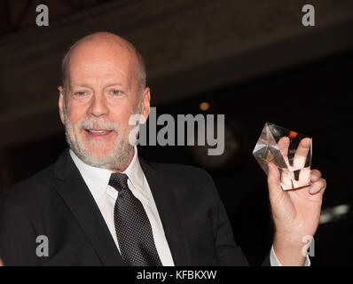 Philadelphia, Pennsylvania, USA. 26 Okt, 2017. Schauspieler, Bruce Willis seine lumiere Award bei der 26 Philadelphia film Festival in Philadelphia Pa Kreditsperre: Ricky fitchett/zuma Draht/alamy leben Nachrichten Stockfoto