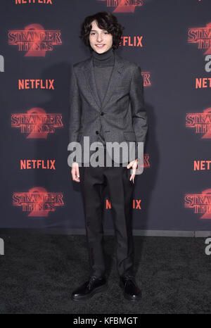 Westwood, Kalifornien, USA. Oktober 2017. Finn Wolfhard kommt zur Netflix „Stranger Things“ 2 Premiere im Village Theater. Quelle: Lisa O'Connor/ZUMA Wire/Alamy Live News Stockfoto