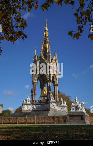 Hyde Park, London, UK. 27. Oktober 2017. Das Albert Memorial in Kensington Gardens. Aus einer Reihe von Herbst Szenen an einem sonnigen Tag im Hyde Park, London. foto Datum: Freitag, 27. Oktober 2017. Foto: Roger Garfield/alamy leben Nachrichten Stockfoto