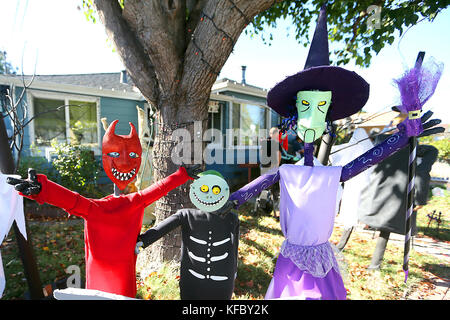 Napa, Ca, USA. 26 Okt, 2017. Furcht, Angst und Schrecken aus dem Film "The Nightmare before Christmas'' Zeichen in Halloween jacquelyn und Bill Chambers' Anzeige an Ihre westwood Home. Credit: Napa Senke-Register/zuma Draht/alamy leben Nachrichten Stockfoto