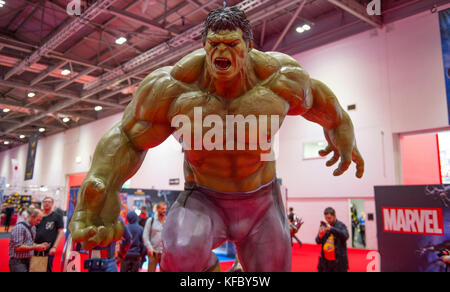 Excel, London, Großbritannien. 27. Oktober 2017. Der unglaubliche Hulk in der Marvel-Gegend auf der MCM London Comic Con findet vom 27. Bis 29. Oktober statt. Quelle: Malcolm Park/Alamy Live News. Stockfoto