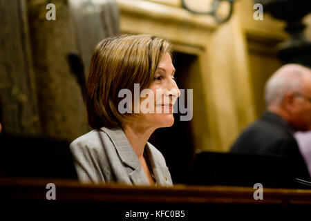 Barcelona, Katalonien, Spanien. Oktober 2017. Carme Forcadell Präsident des katalanischen Parlaments. Das katalonische regionalparlament hat einen Antrag angenommen, in dem es heißt, dass es eine unabhängige katalanische Republik mit Kredit: Jordi Boixareu/ZUMA Wire/Alamy Live News gründet Stockfoto