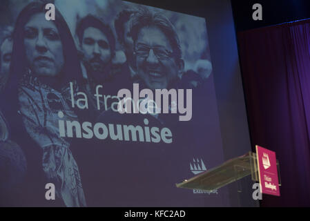 Athen, Griechenland. Oktober 2017. Anhänger nehmen an der Eröffnung der Konferenz der Plefsi Eleftherias-Partei Teil, bei der Jean-Luc Melenchon eine Rede halten wird. Plefsi Eleftherias, das Segel der Freiheit, wurde von dem Dissidenten und ehemaligen Präsidenten des griechischen parlaments, Zoe Konstantopoulou, der Regierungspartei Syriza, gegründet. Quelle: Nikolas Georgiou/ZUMA Wire/Alamy Live News Stockfoto