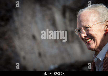 Rom, Italien. 26 Okt, 2017 Bürgermeister von Rom Virginia raggi begrüßt Margrethe II., Königin von Dänemark, als Sie zahlt sich ein Besuch in der römischen Forum. Credit: Andrea ronchini/Pacific Press/alamy leben Nachrichten Stockfoto