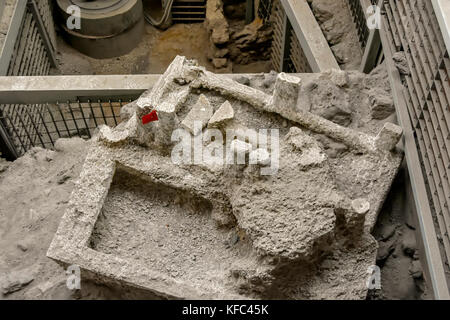 Akrotiri Minoan archaeolgical Website mit zwei Betten auf den Kopf von Gips, wirft auf Santorini, Kykladen, Ägäis, Griechenland. Stockfoto