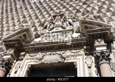 Die Kirche Gesù Nuovo in der Piazza Gesù Nuovo, Neapel, Italien Stockfoto