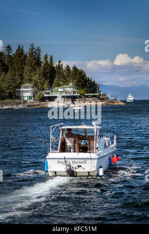 Usa, Alaska, Ketchikan, ein Fischerboot Köpfe aus der behm Canal in der Nähe von Clarence straight, knudsen Bucht entlang der tongass verengt Stockfoto